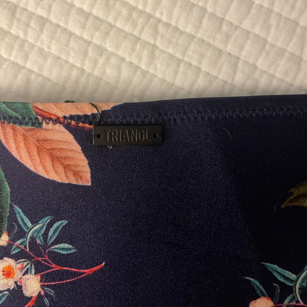 💗NWT TRIANGL SWIM BIKINI BOTTOMS SIZE LARGE 100% NEOPRENE BRAND NEW BLUE FLORAL - Picture 4 of 6